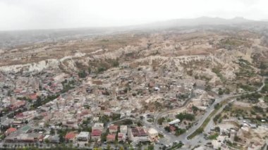 Kapadokya 'daki volkanik tepelerin üzerindeki insansız hava aracı görüntüleri.