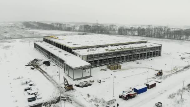 Costruzione di un centro logistico in inverno — Video Stock