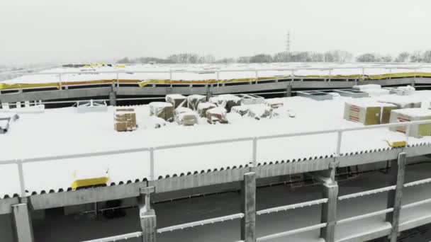 Bouw van logistiek centrum in de winter — Stockvideo