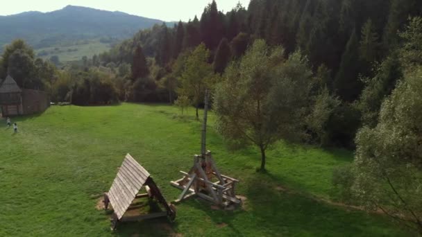 Epic drone top-down letecký pohled hory skalnaté údolí — Stock video