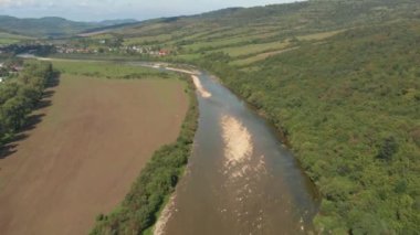 Ukrayna 'da seyahat eden insansız hava aracı.