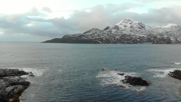 Natura della Norvegia. Sorvolando il fiordo norvegese — Video Stock