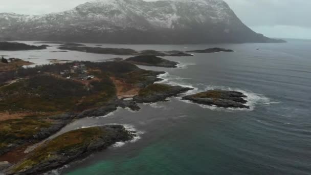 Norvégia természete. Norvég fjord felett repülve — Stock videók