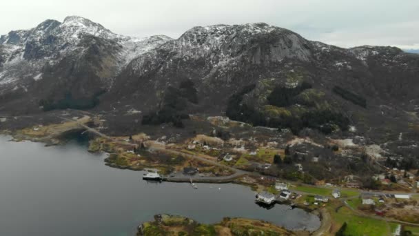 ノルウェーの自然。ノルウェーのフィヨルドを飛ぶ — ストック動画