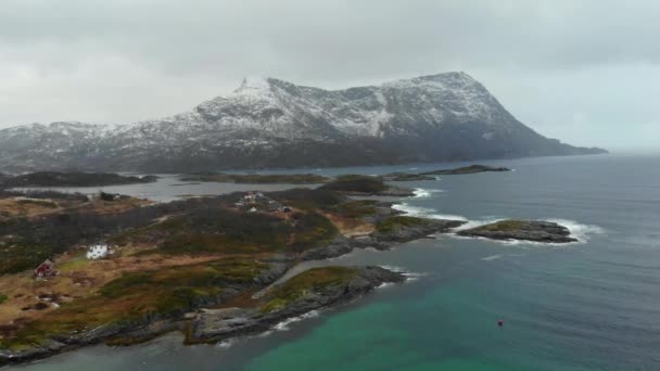 ノルウェーの自然。ノルウェーのフィヨルドを飛ぶ — ストック動画