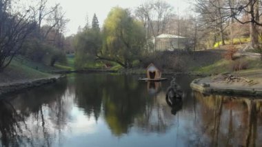 Büyüleyici bir şehir parkı manzarası