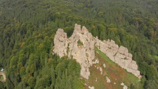 Drone épico de cima para baixo vista aérea Montanhas vale rochoso — Vídeo de Stock