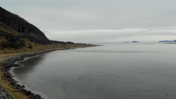 Natur Norwegens. Fliegen über norwegischen Fjord — Stockvideo