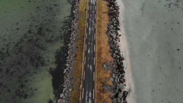 Natur Norwegens. Fliegen über norwegischen Fjord — Stockvideo