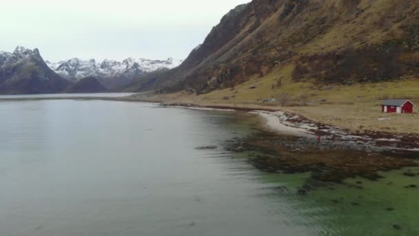 Naturaleza de Noruega. Volando sobre el fiordo noruego — Vídeo de stock