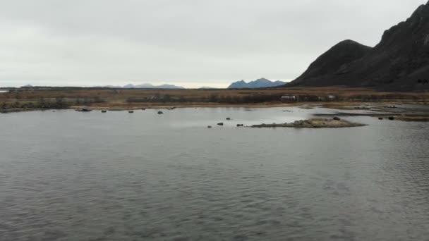 Natur Norwegens. Fliegen über norwegischen Fjord — Stockvideo