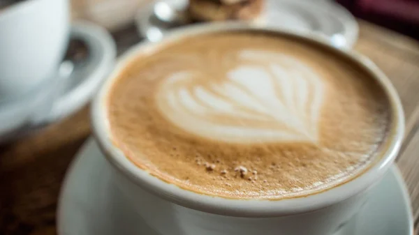 Café Latte Com Coração Topo — Fotografia de Stock