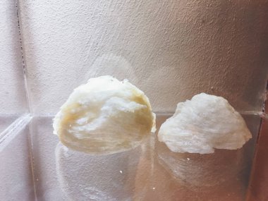 Çiğ kırlangıç kuşu yuvası. Birinci sınıf. Bir çeşit Çin yemeği.