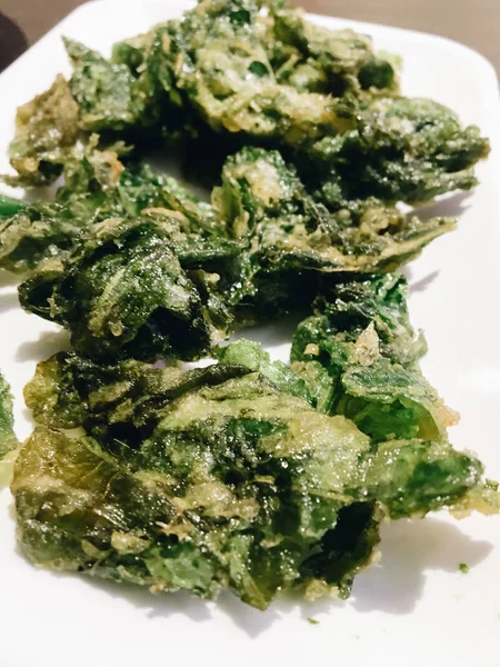 Salade Fraîche Avec Sauce Verte Herbes — Photo