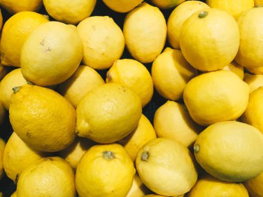 Taze sarı limon yığını, yakın görüş. 