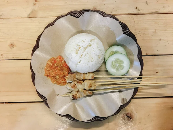 Nasi Dengan Daging Dan Saus Piring Pandangan Dekat — Stok Foto