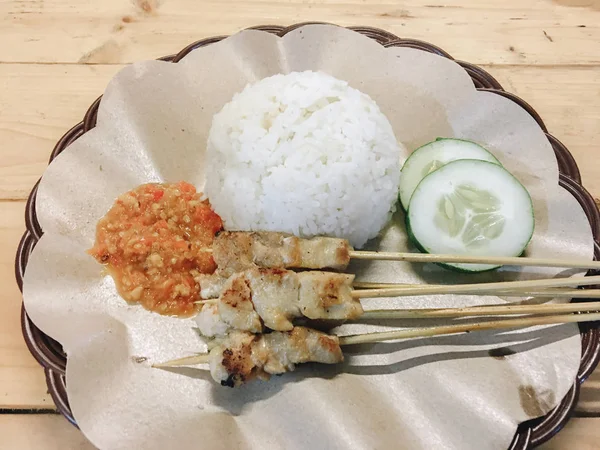 Nasi Dengan Daging Dan Saus Piring Pandangan Dekat — Stok Foto