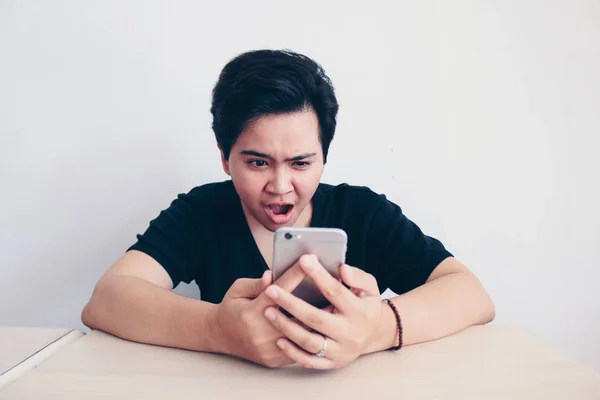 Joven Asiático Mujer Con Teléfono Posando Estudio —  Fotos de Stock