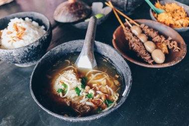 Masada servis edilen Asya yemekleri çeşitleri