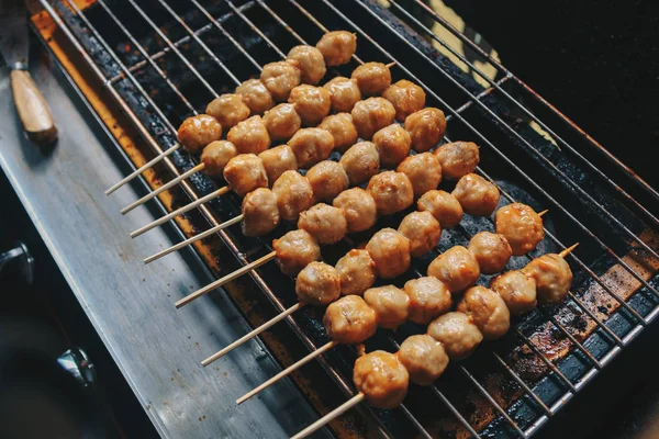 Matlagning Köttbullar Spett Grill Utomhus — Stockfoto