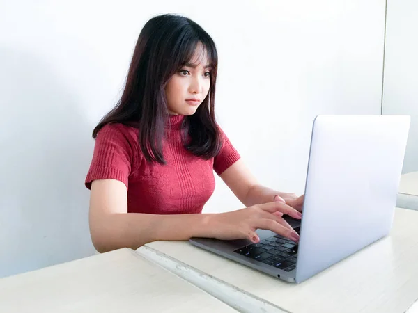 Young Asian Woman Posing Studio — Stock Photo, Image