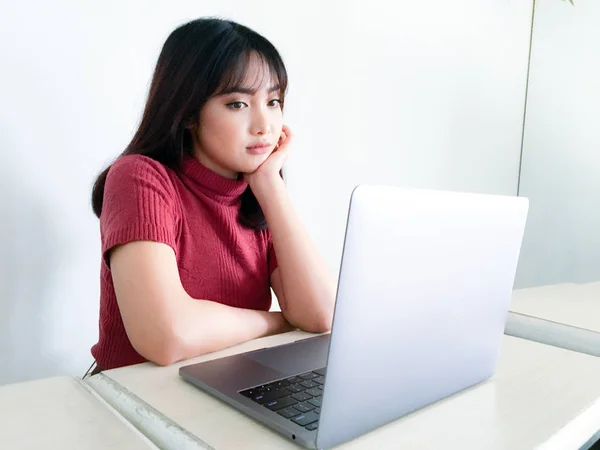 Young Asian Woman Posing Studio — Stock Photo, Image