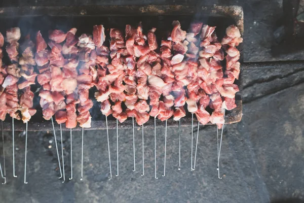 Carne Churrasco Fumada Espetos Grelhando Braseiro — Fotografia de Stock