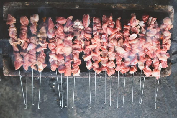 Carne Churrasco Fumada Espetos Grelhando Braseiro — Fotografia de Stock