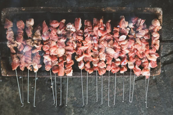 Viande Barbecue Fumée Sur Brochettes Grillades Sur Brasero — Photo