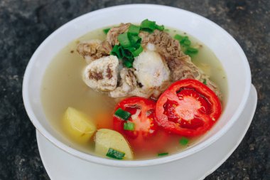 Sebzeli ve etli lezzetli çorba.