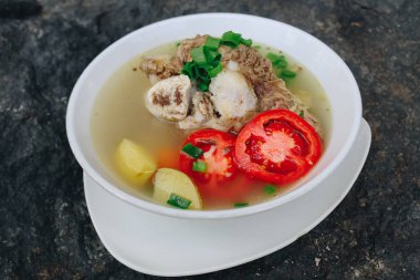 Sebzeli ve etli lezzetli çorba.