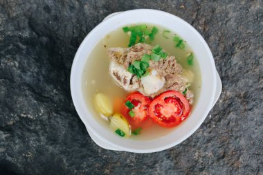 Sebzeli ve etli lezzetli çorba.