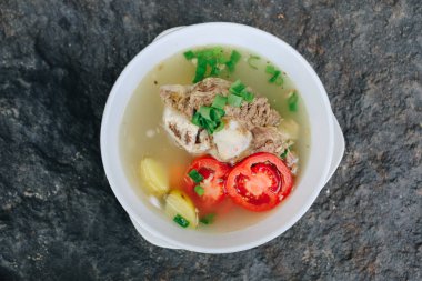 Sebzeli ve etli lezzetli çorba.