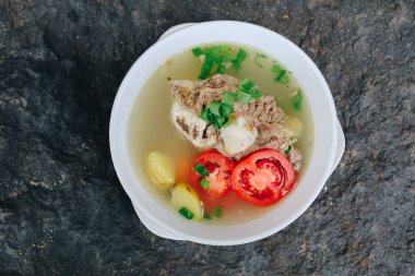 Sebzeli ve etli lezzetli çorba.