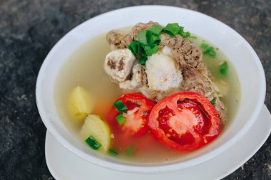 Sebzeli ve etli lezzetli çorba.