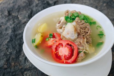 Sebzeli ve etli lezzetli çorba.