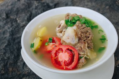 Sebzeli ve etli lezzetli çorba.