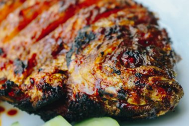 Kızarmış balık yakın çekim 