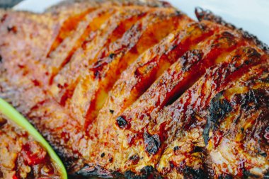 Kızarmış balık yakın çekim 