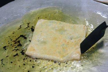  Lezzetli kareli yağlı ıspanaklı turta.