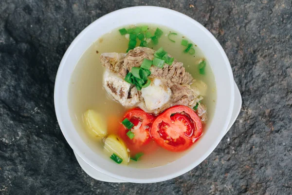 Sebzeli ve etli lezzetli çorba.