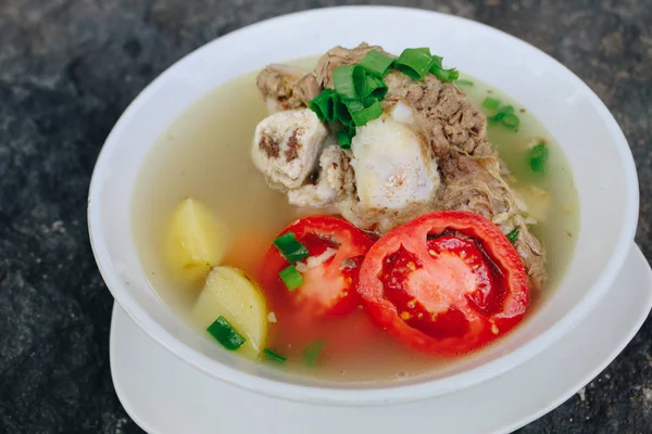 Sebzeli ve etli lezzetli çorba.