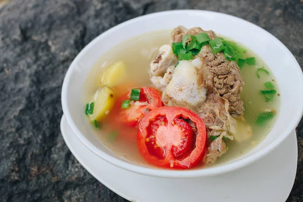 Sebzeli ve etli lezzetli çorba.