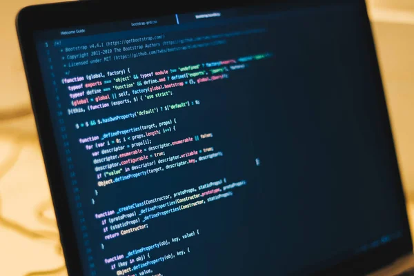 Bilgisayar monitöründeki program kodu