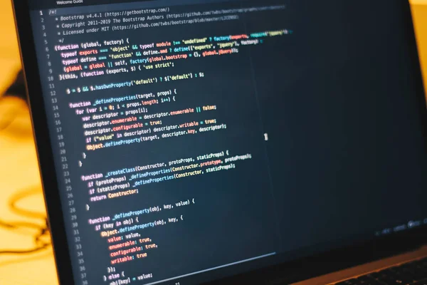 Bilgisayar monitöründeki program kodu