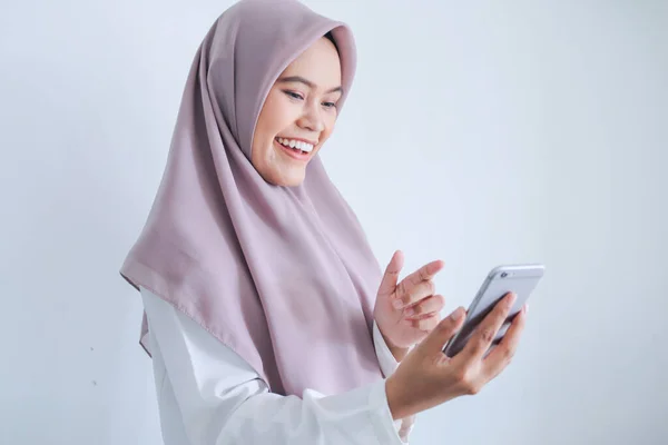 Menina Sorrindo Ter Conversa Vídeo Telefone Móvel — Fotografia de Stock