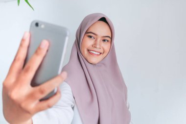 Cep telefonundan selfie çekmek 