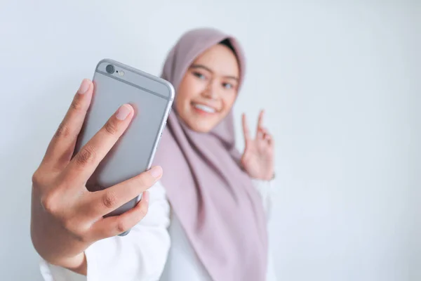 Asian Girl Making Selfie Mobile Phone — 스톡 사진