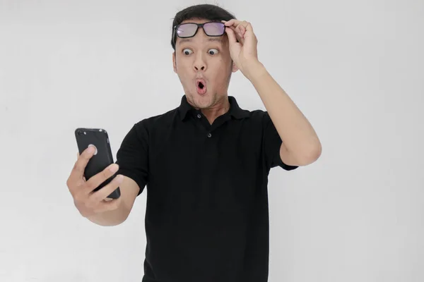 Schockierter Asiatischer Junger Mann Schwarzen Shirt — Stockfoto