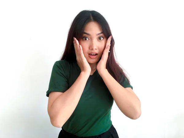 Greent Tişörtlü Sevimli Asyalı Kız Şok Oldu — Stok fotoğraf